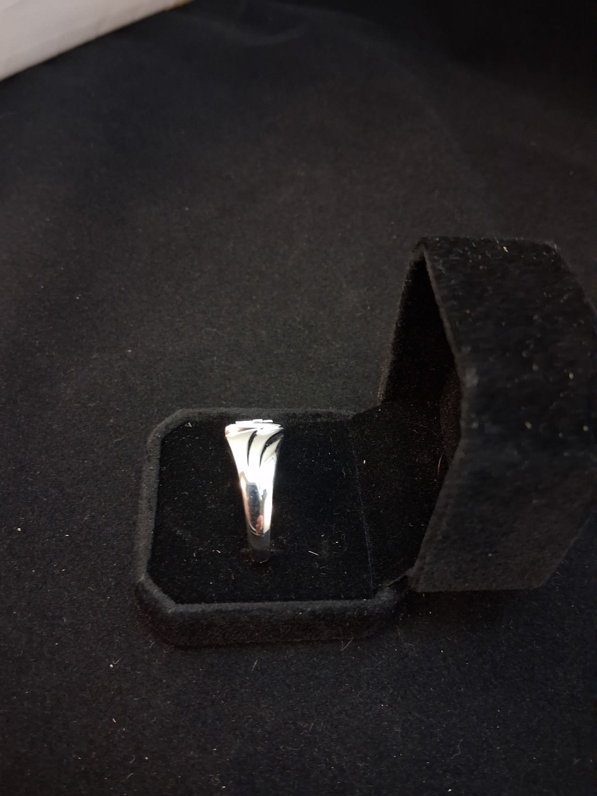 Mans Sterling silver black onyx ring with diamond cross