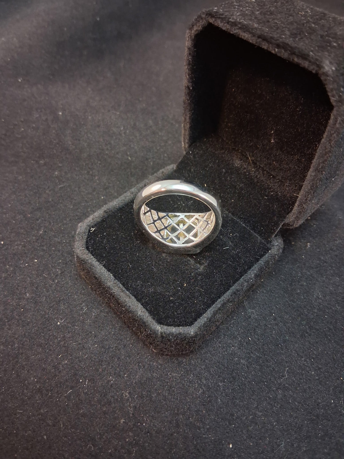 Mans Sterling silver black onyx ring with diamond cross
