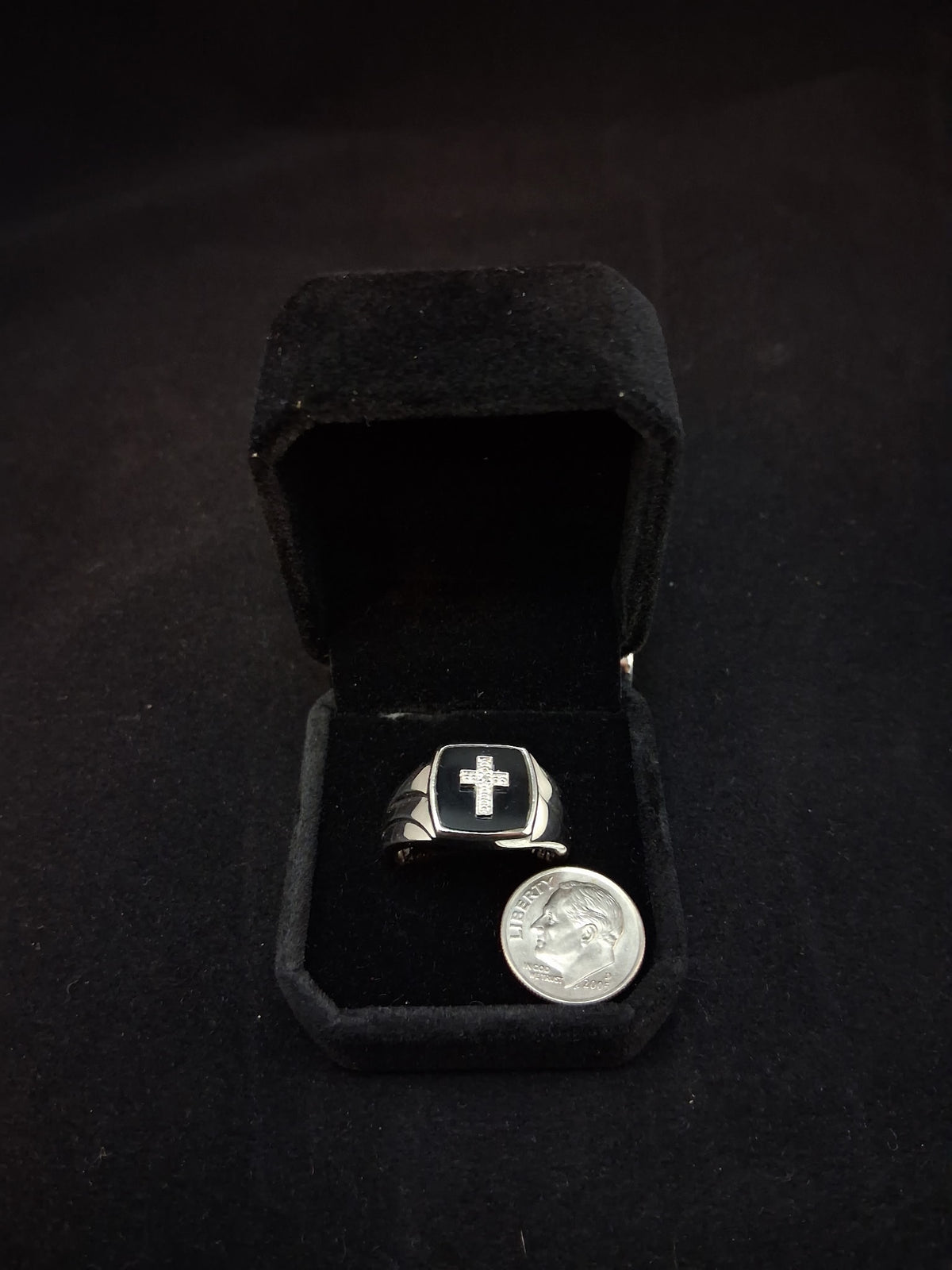 Mans Sterling silver black onyx ring with diamond cross
